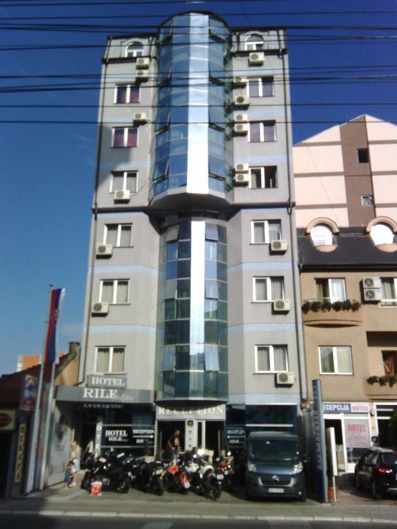Garni Hotel Rile Men Ni Extérieur photo