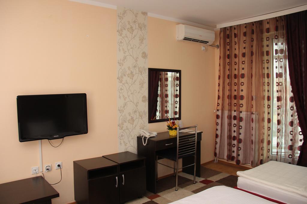 Garni Hotel Rile Men Ni Extérieur photo