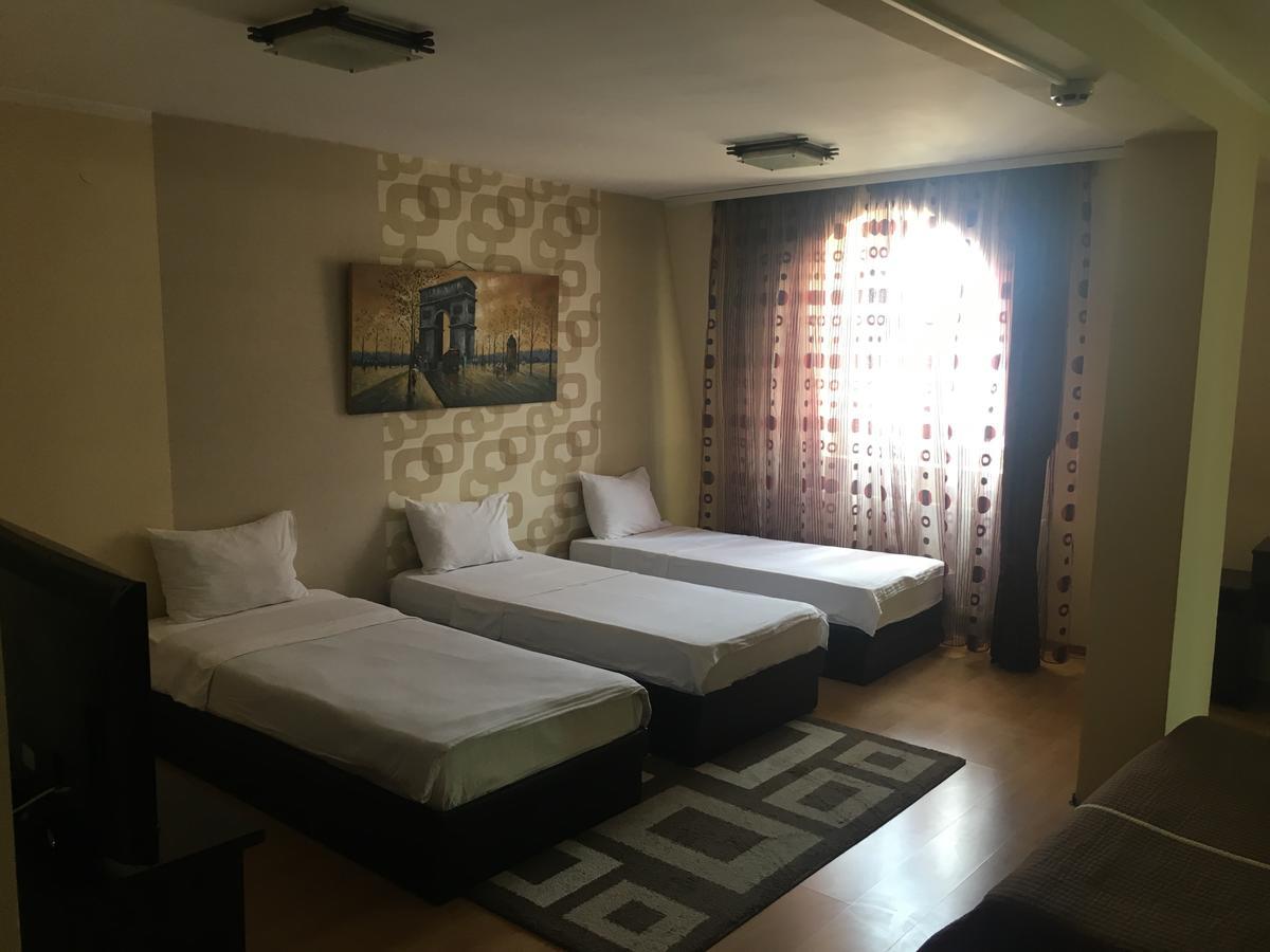 Garni Hotel Rile Men Ni Extérieur photo