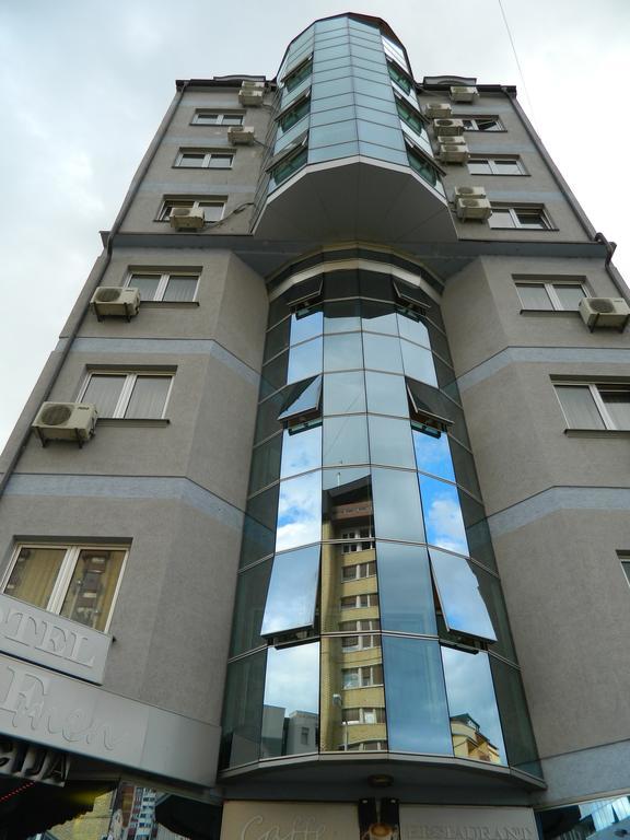 Garni Hotel Rile Men Ni Extérieur photo