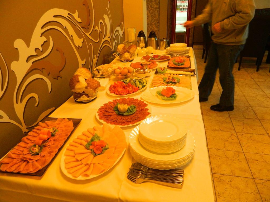 Garni Hotel Rile Men Ni Extérieur photo